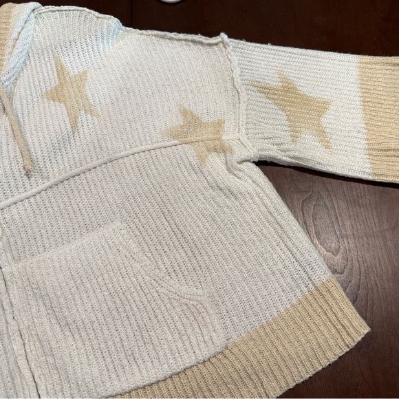 POL White/Tan Zip Up Hooded Sweater with Stars Size Medium NEVER WORN - Picture 10 of 16